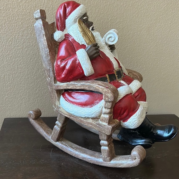 Santa Claus chilling on a rocking chair - Picture 4 of 4